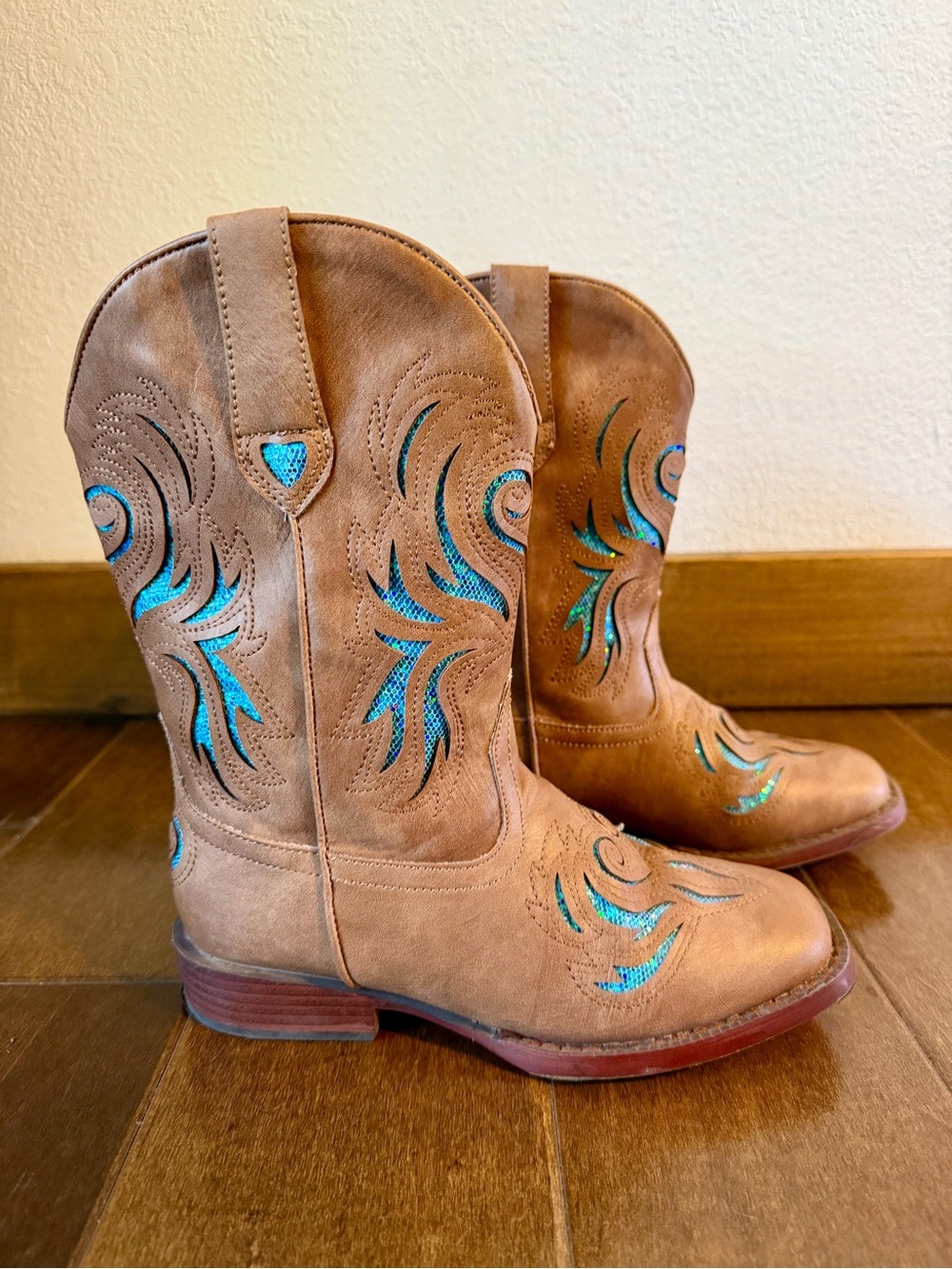 Kids Roper cowgirl boots size 2.